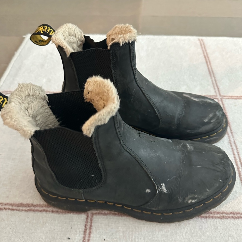 Dr Marten’s Women's Faux Fur Lined Chelsea Boots 8.5